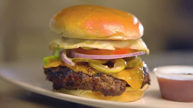 Burger Rückwärts: Petas Video zum Junk-Food-Tag