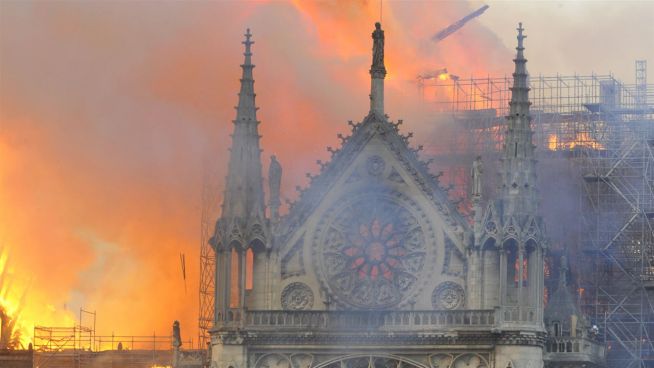 Notre-Dame in Flammen – so reagieren die Stars