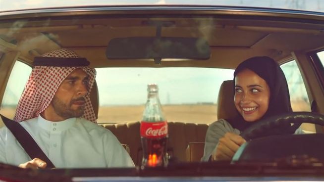 Frau am Steuer: Kritik am arabischen Cola-Spot